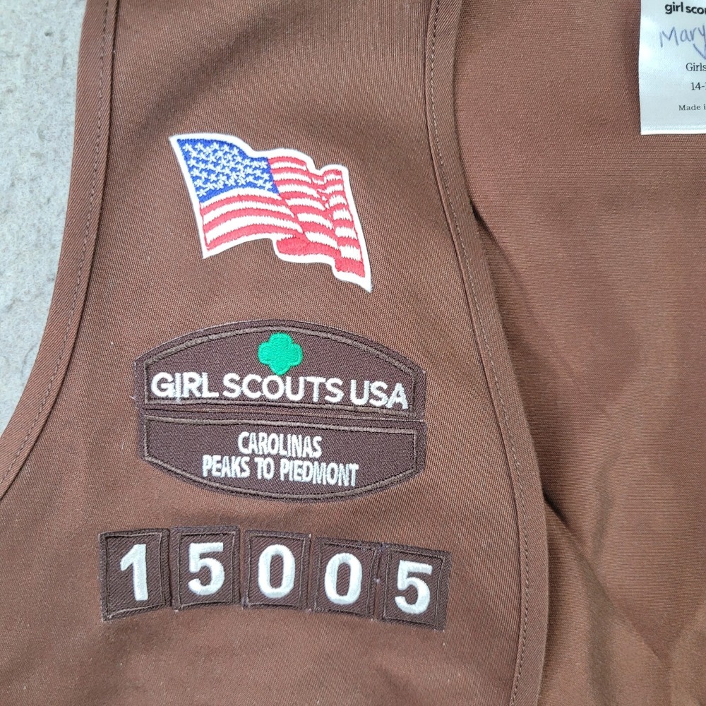 Vintage Girl Scout / Brownie Vest Sz L 1980's Patches USA Brown - Picture 2 of 9